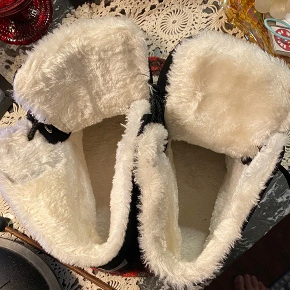 Cozy Black Winter Boots - Picture 2 of 6